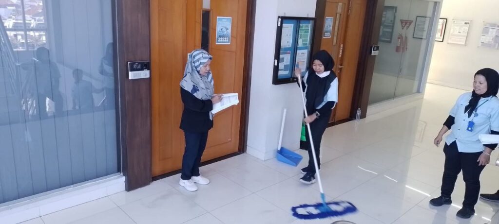 Training Cleaning Service Kota Gresik