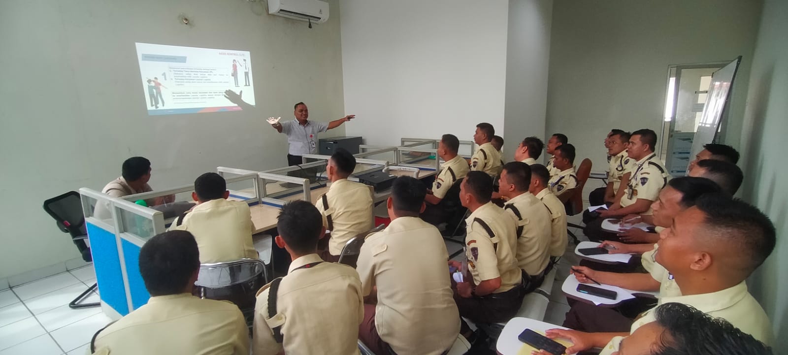 Pemeriksaan Sikap Tampang Security