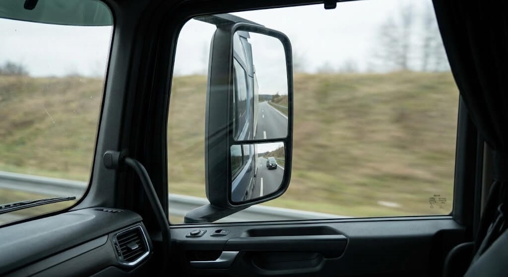 Sudut pandang pengemudi dari dalam kabin